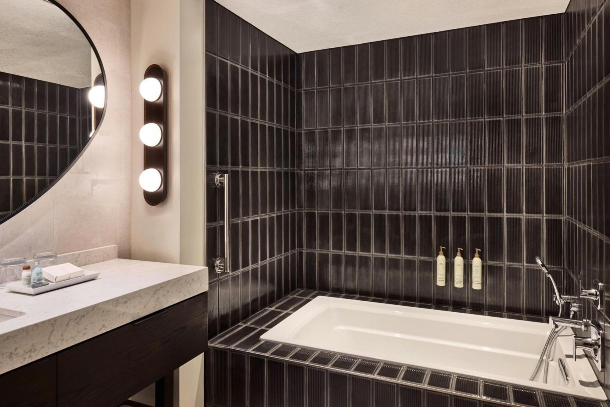 Renaissance Phoenix Glendale Hotel & Conference Center Екстериор снимка